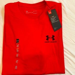 Mens short sleeve under armour t shirt. Size large. Brand new with tags. $12